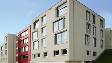 Das Gebäude des Wohnzentrums von außen